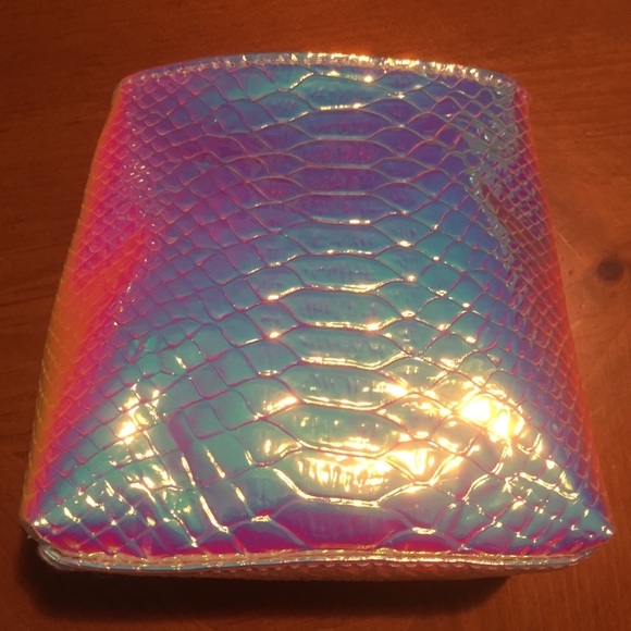 Iridescent Makeup Bag 💋💄👄 - Picture 5 of 8